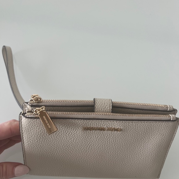 Michael Kors Adele Wallet/Wristlet - Picture 2 of 4